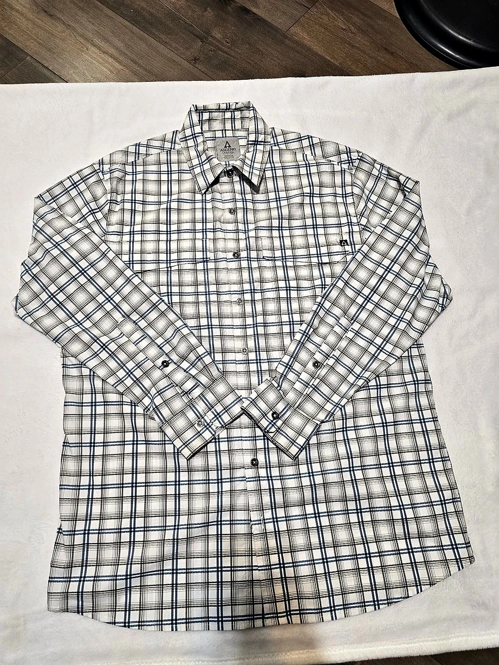 Ascend Men's Plaid Button Down in White & Blue